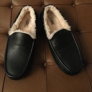 Men's UGG "Ascot" Black Leather Slippers Size 11